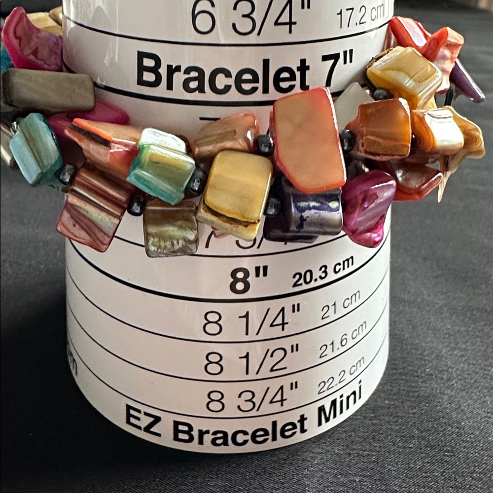 Shell EUC necklace & bracelet set. 3 stranded multicolored shells in both pieces - Picture 5 of 5